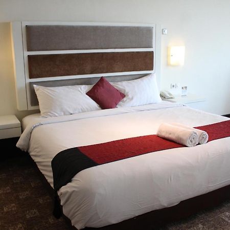Hotel President Executive Club Cikarang Exteriér fotografie