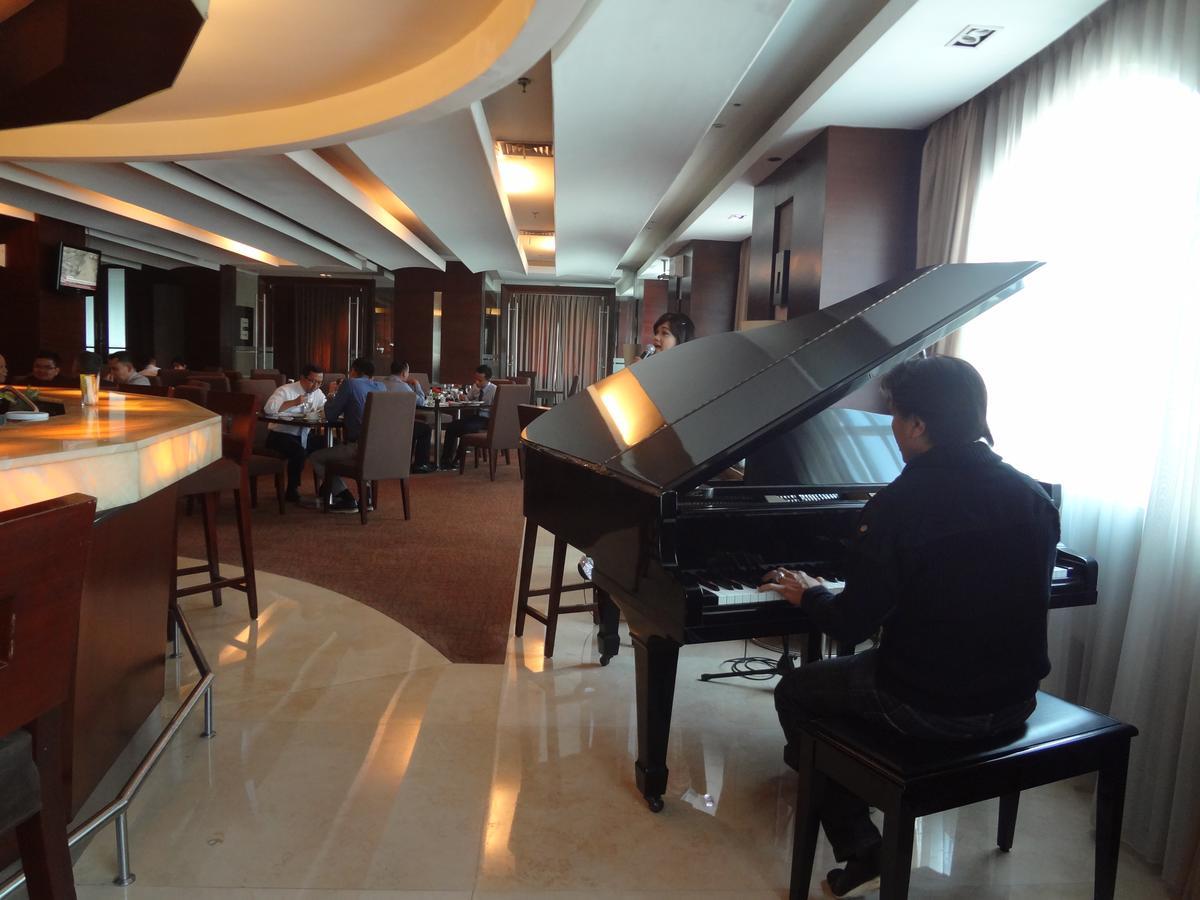Hotel President Executive Club Cikarang Exteriér fotografie