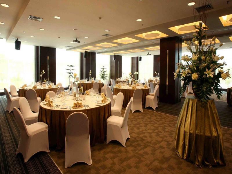 Hotel President Executive Club Cikarang Exteriér fotografie